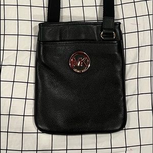 black Michal Kors bag